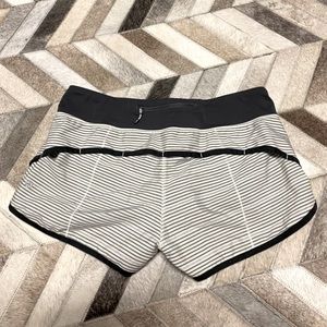 Lululemon speed shorts 2.5 inch 2 way stretch